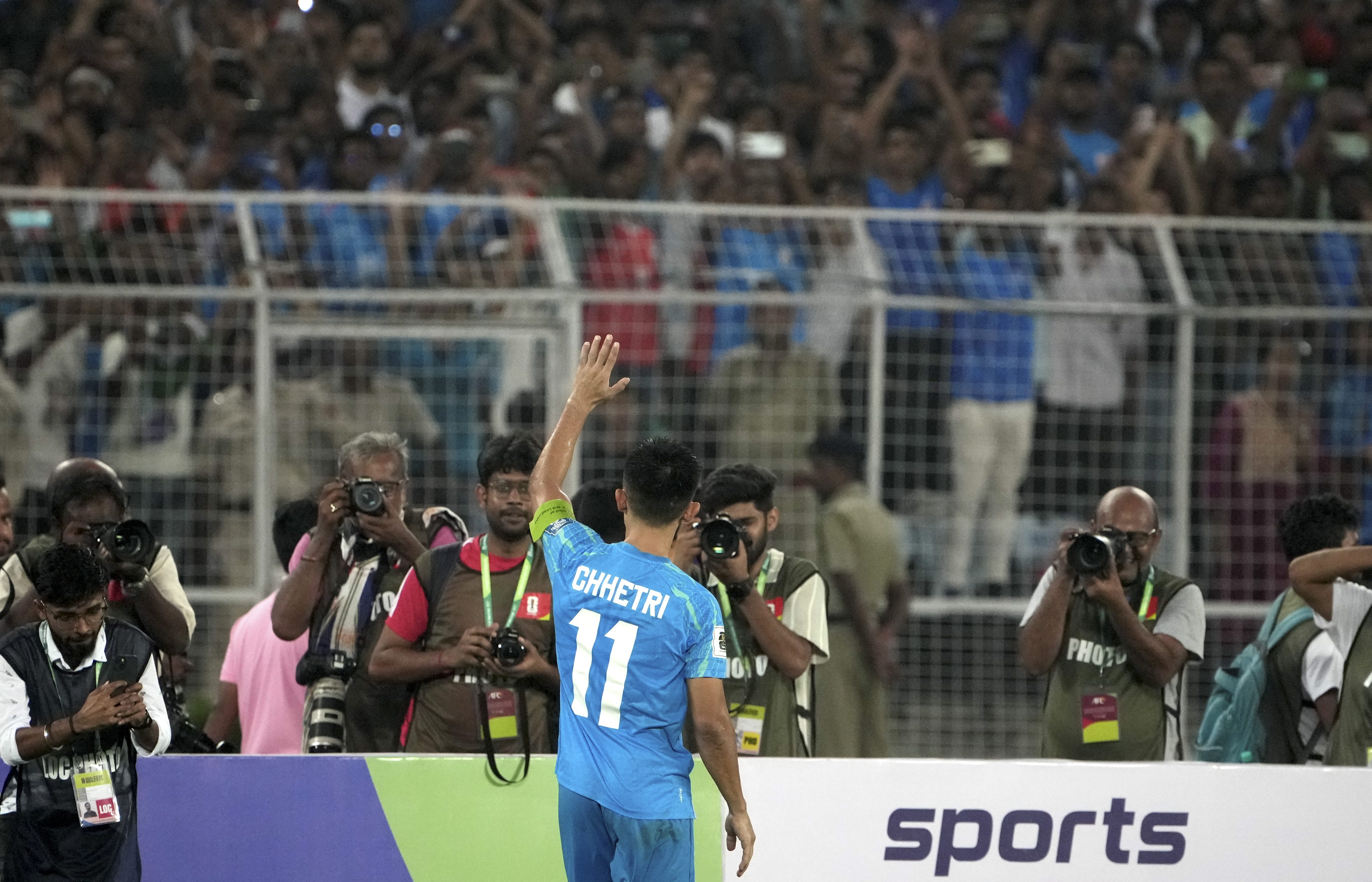 https://salarnews.in/public/uploads/images/newsimages/maannewsimage06062024_235137_Sunil Chhetri3.jpg